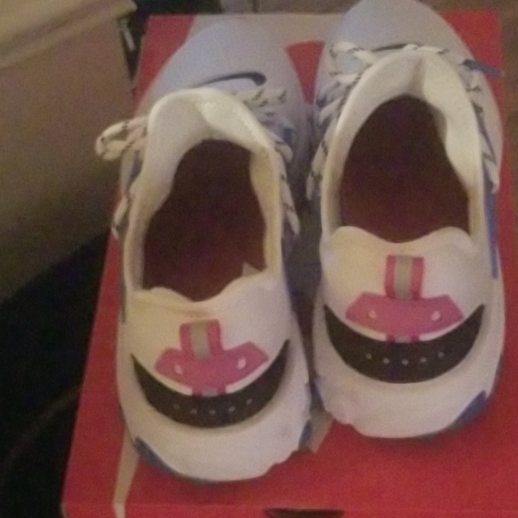 Shoes - Picture 2 of 3